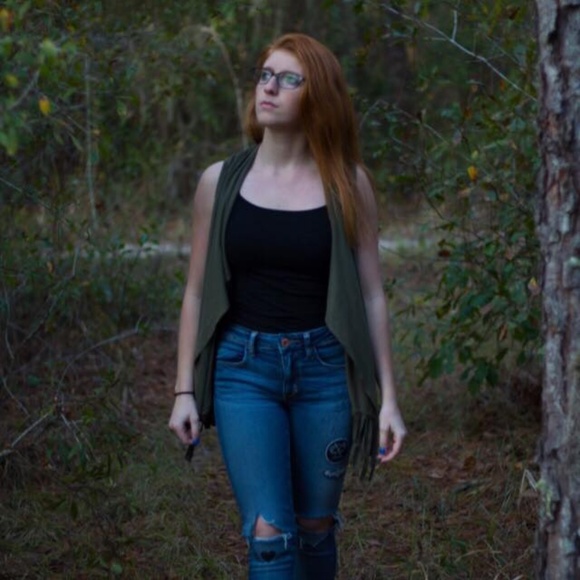 Meet your Posher, Chloe - Picture 4 of 4